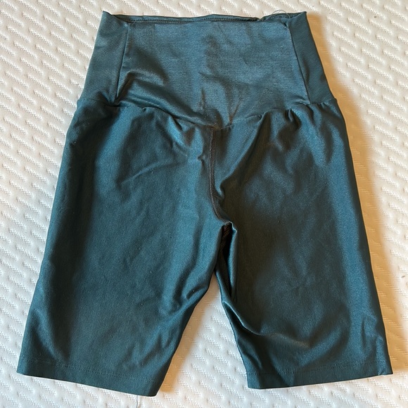 Too small - Picture 2 of 3